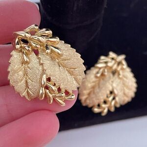 Vintage 60’s CROWN TRIFARI Fall Autumn Leaf Cottage Core Fairy Boho Earrings